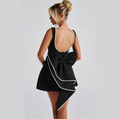 Elegantes Damen Kleid – Schleife, Perlen & Rückenfrei
