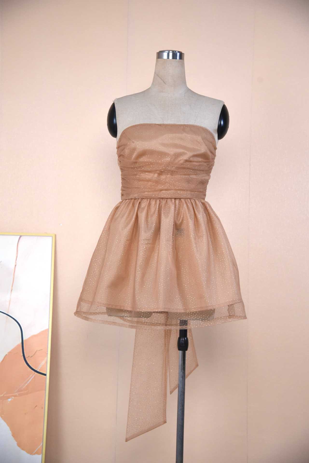 Damen Kleid – trägerlos, Schleife hinten