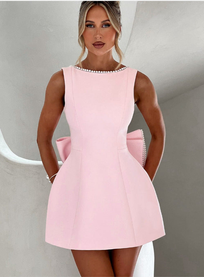 Elegantes Damen Kleid – Schleife, Perlen & Rückenfrei