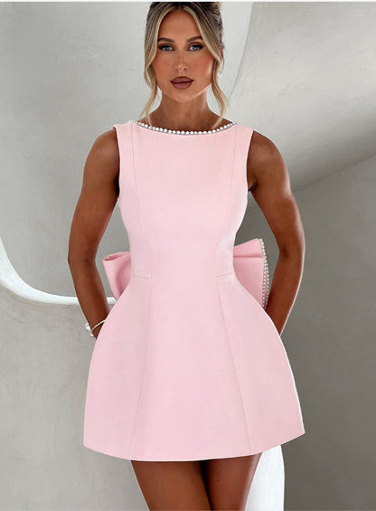 Elegantes Damen Kleid – Schleife, Perlen & Rückenfrei