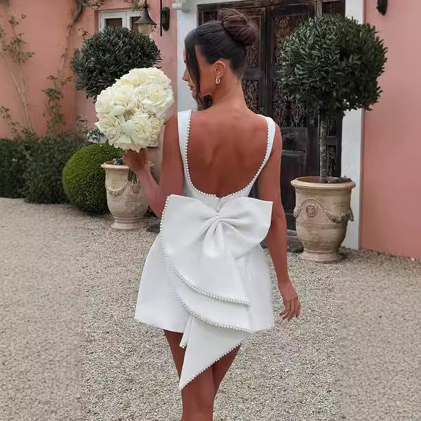 Elegantes Damen Kleid – Schleife, Perlen & Rückenfrei