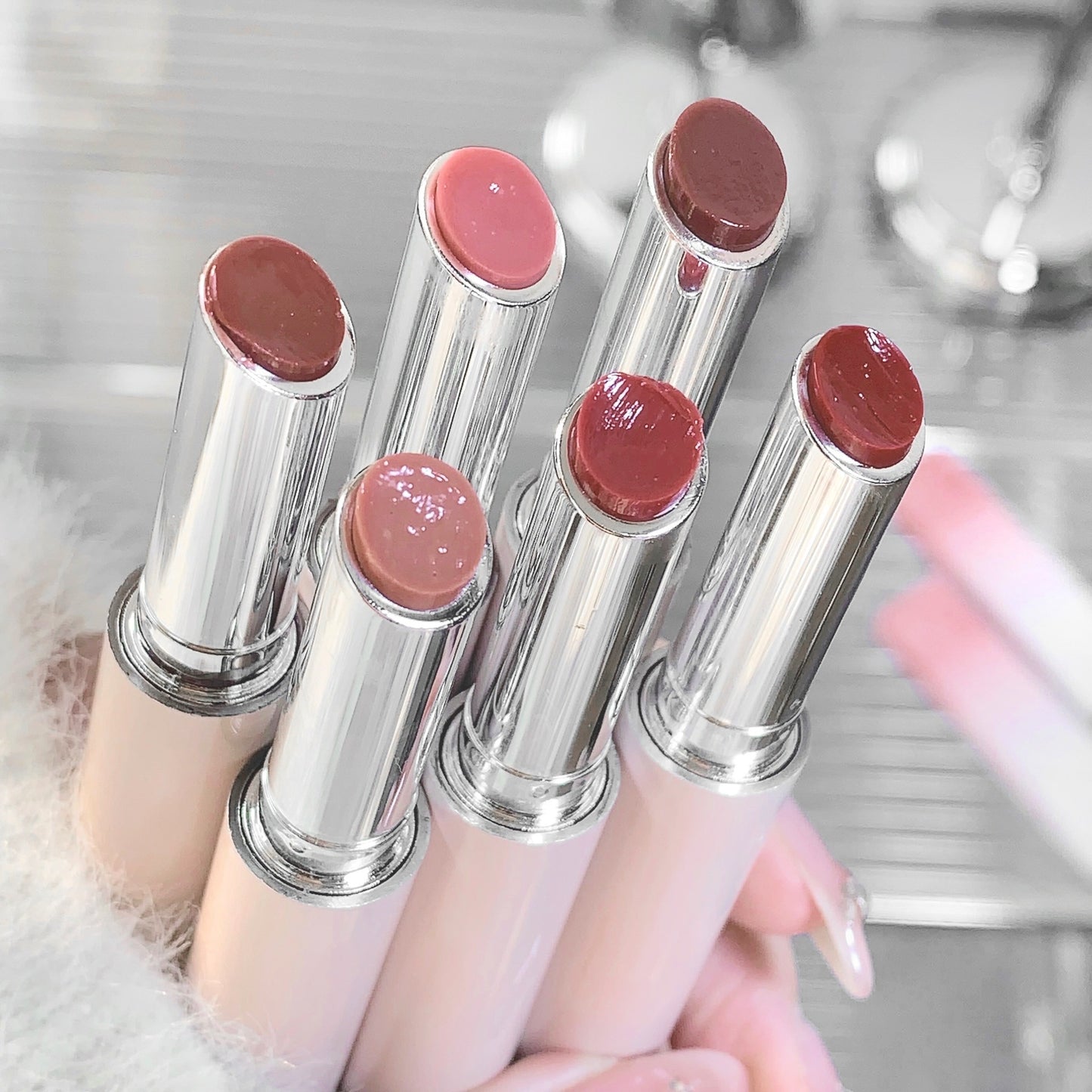 Solid Lip Gloss Water Light Mirror Press Lipstick